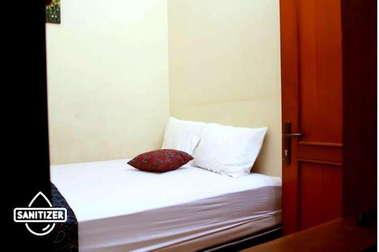 Unique Guesthouse Bandung Extérieur photo